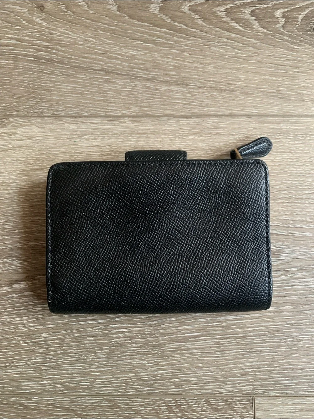 Coach women's Medium Corner Zip Wallet Crossgrain leather. Good Condition